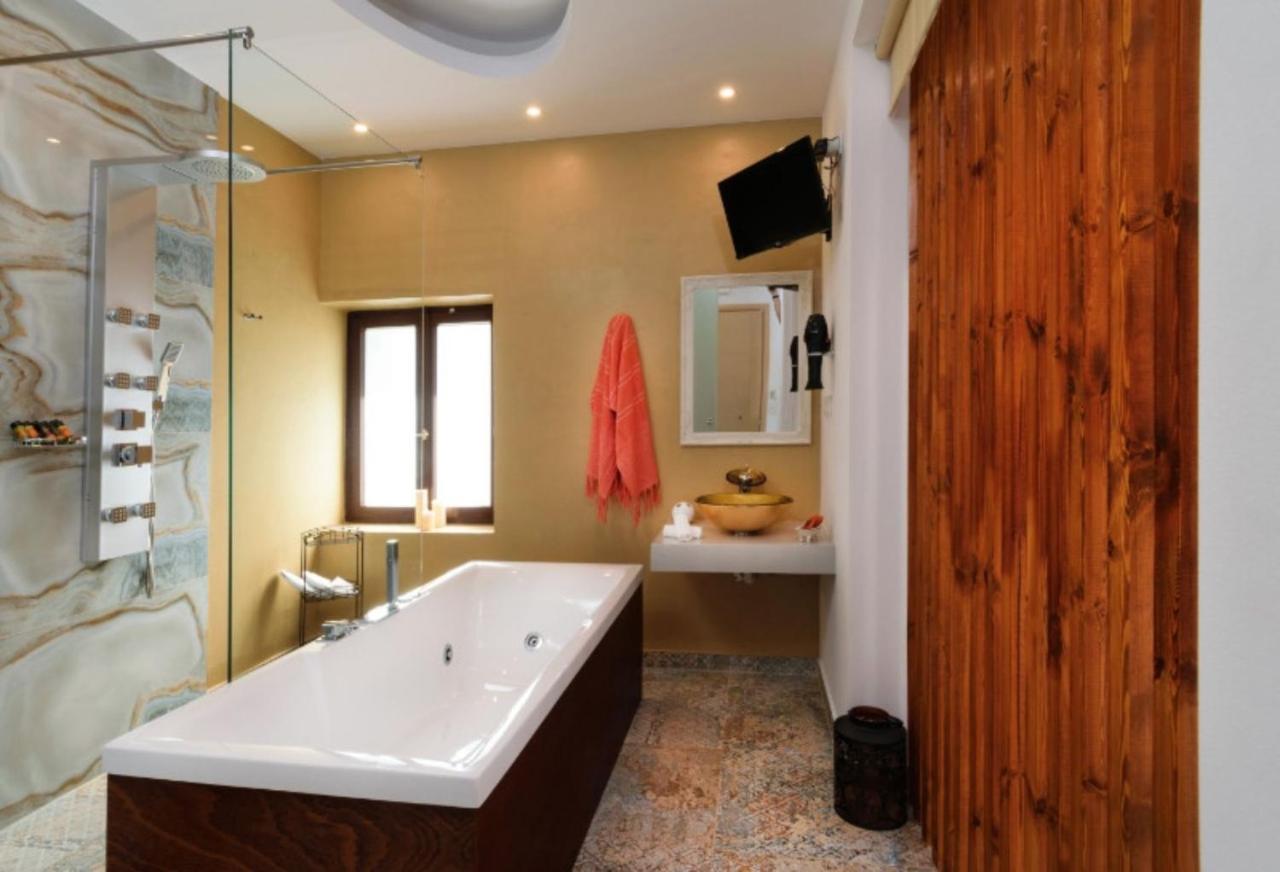 Diamond Luxury Suites Chania  Bagian luar foto